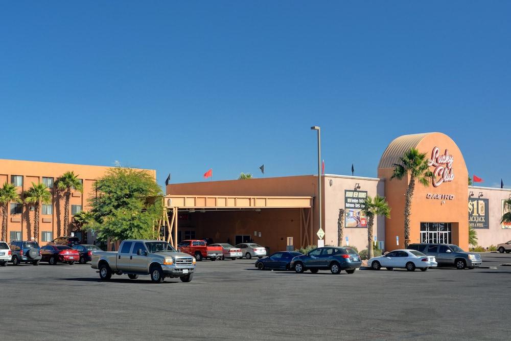 Lucky Club Casino & 2*